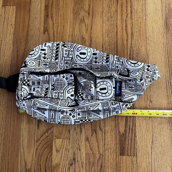 Kavu Rope Sling Bag Black And White Print Horseshoe Tennis Racket - Picture 8 of 10